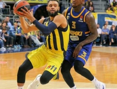 Σοκ στη Φενέρ: «Διαλύθηκε» το πόδι του παίκτη της, Τάιλερ Ένις! (βίντεο)